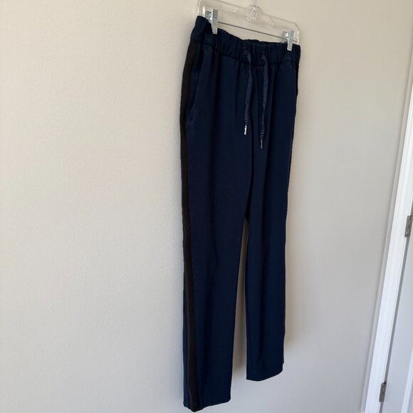 Lululemon Jogger On The Fly in Navy with Black Stripe, Size 6 - Picture 3 of 6